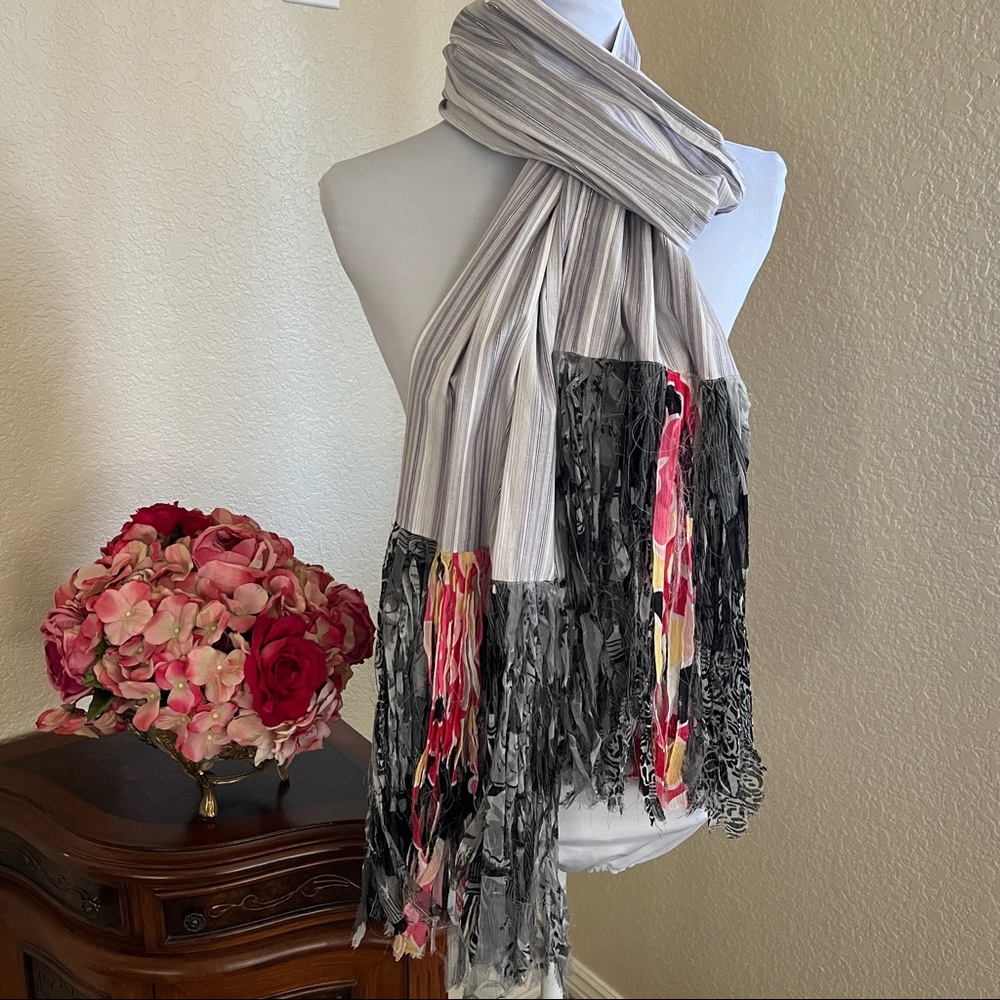 biographie Cotton Fringed Scarf